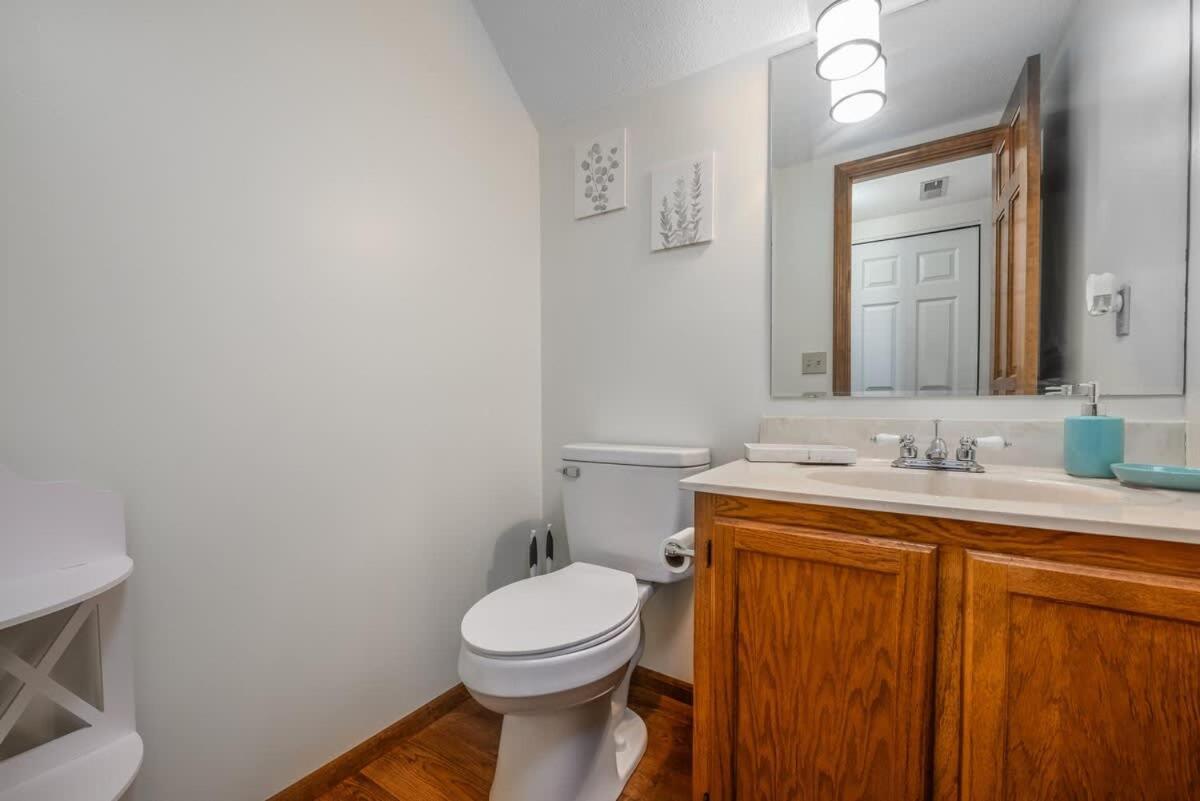 Family Friendly And Quite 2 Bedroom Condo Close To Fun Форт Уэйн Экстерьер фото